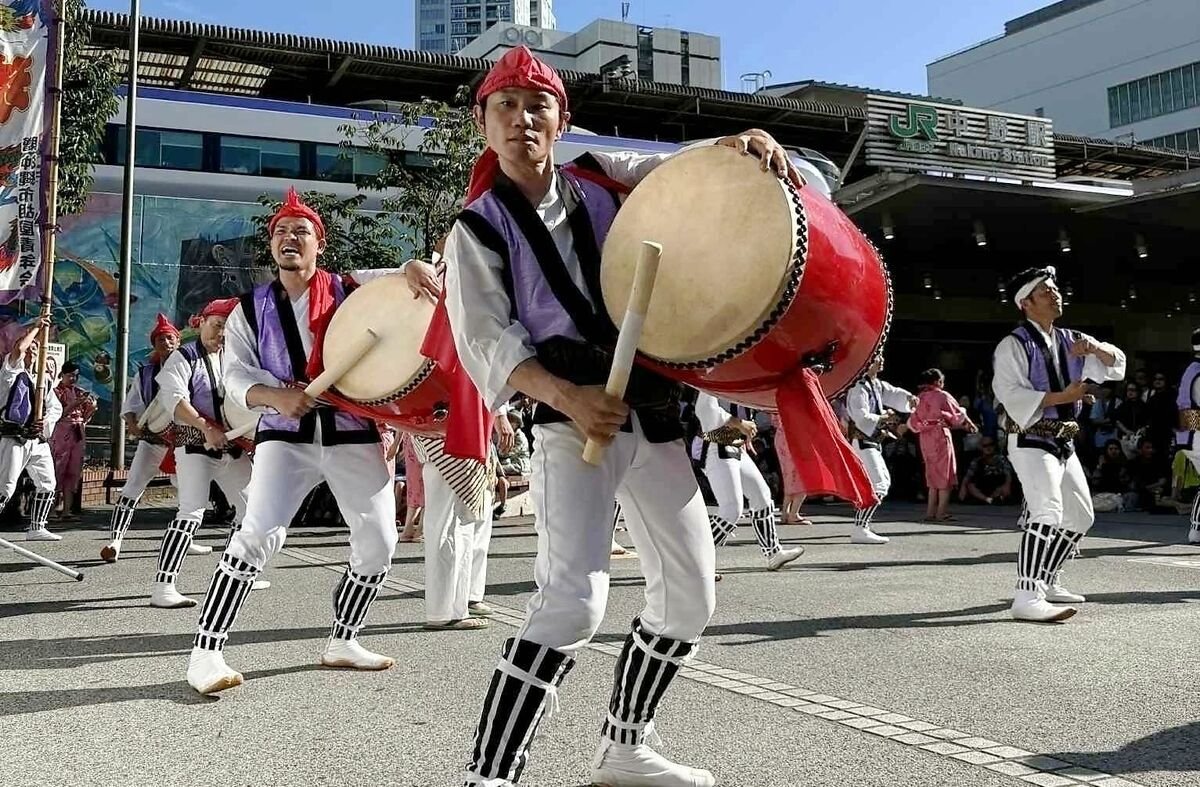 来場者「迫力演舞に感動」 中野の街に太鼓鳴り響く 関東最大級の