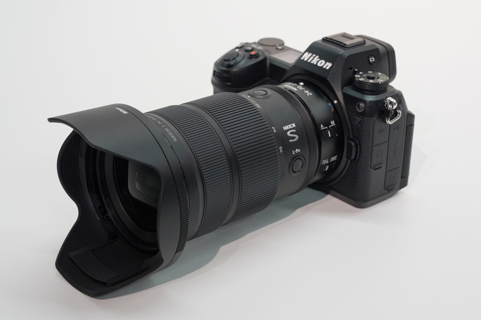 ニコン、レンズが伸びないインターナルズーム機構の「NIKKOR Z 24